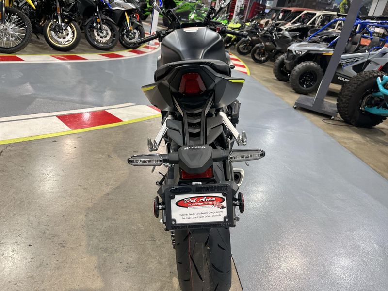 New 2026 Honda CBR650R E-CLUTCH Image 17