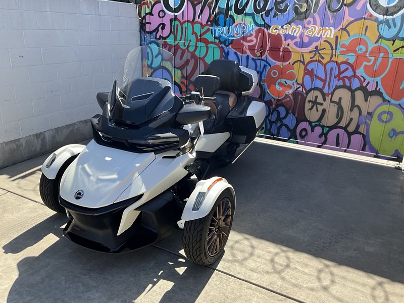 2024 Can-Am Spyder RT SEA TO SKYImage 2