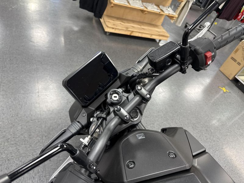 New 2025 Honda CB750 HORNET Image 13