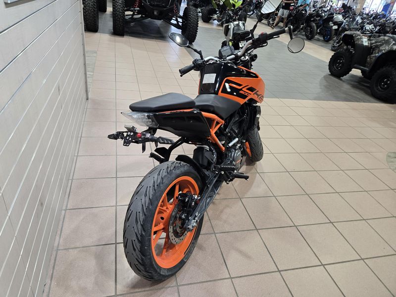 2021 KTM DUKE 200 Image 6