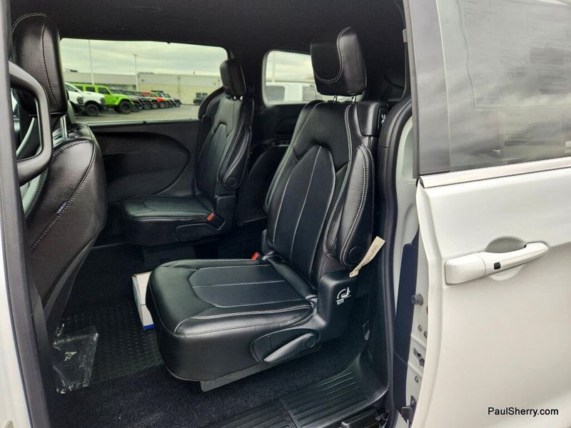 New 2026 Chrysler Voyager Lx