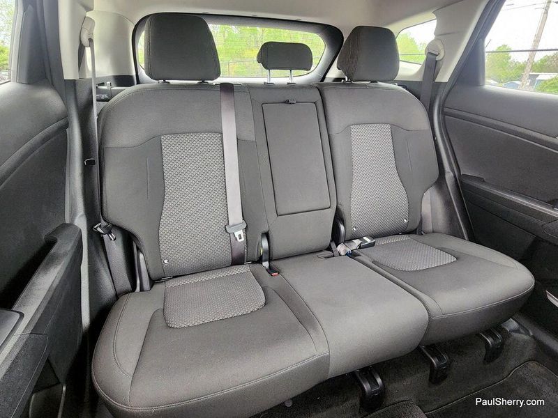 2023 Kia Sportage LX photo 3