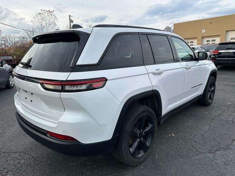 2023 Jeep Grand Cherokee AltitudeImage 13