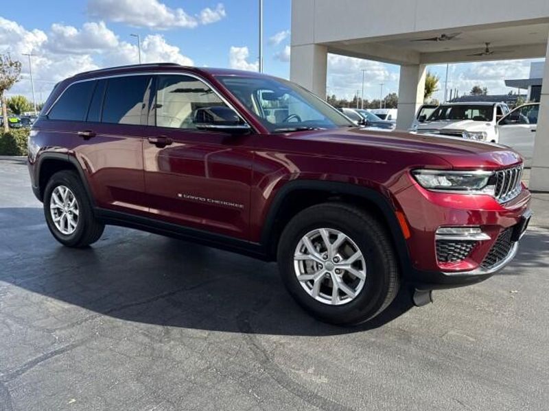 2022 Jeep Grand Cherokee Limited photo 2