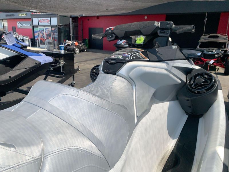 New 2025 Sea-Doo GTX LIMITED 325 (SOUND SYSTEM) Image 5