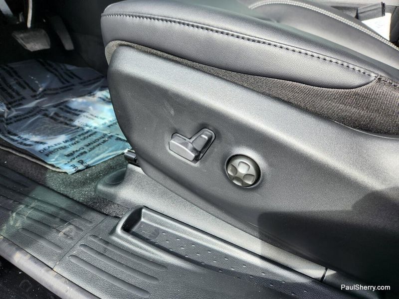 New 2026 Chrysler Voyager Lx