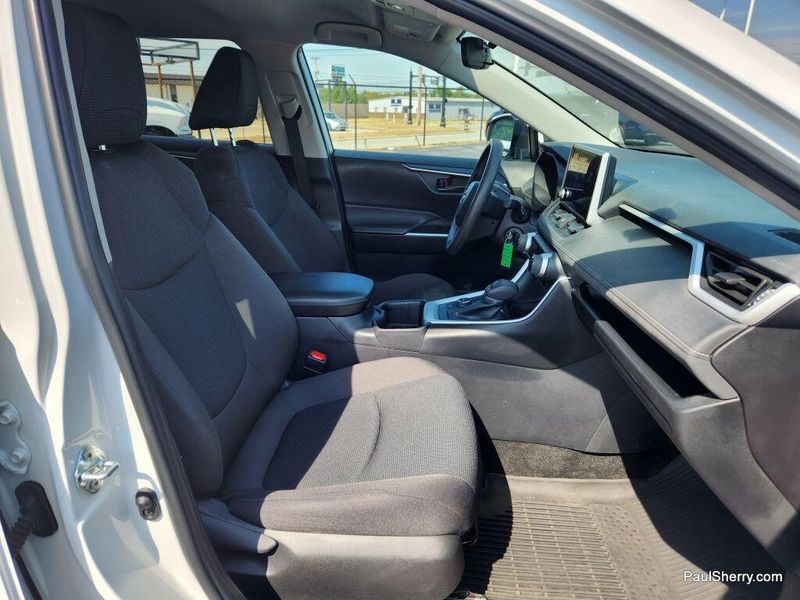 2024 Toyota RAV4 Hybrid LE photo 27