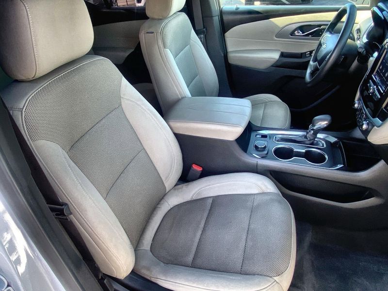Used 2022 Chevrolet Traverse LSImage 27