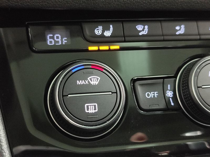 2021 Volkswagen Jetta SE w/Sunroof & Cold Weather PkgImage 8