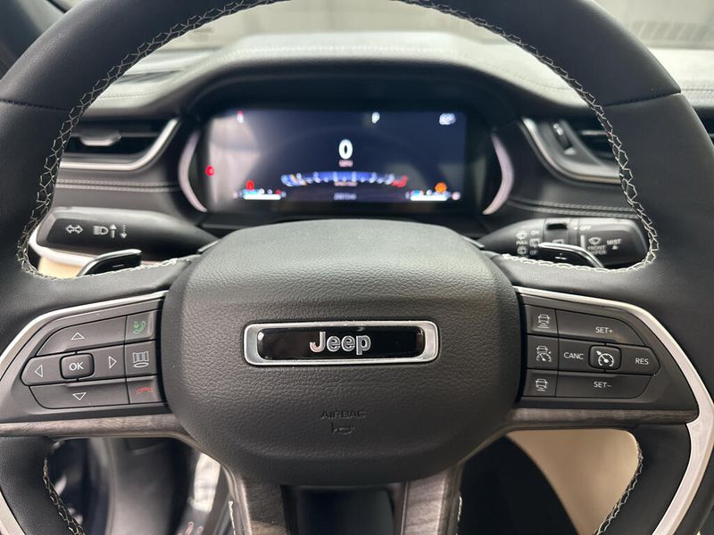Used 2024 Jeep Grand Cherokee LimitedImage 8