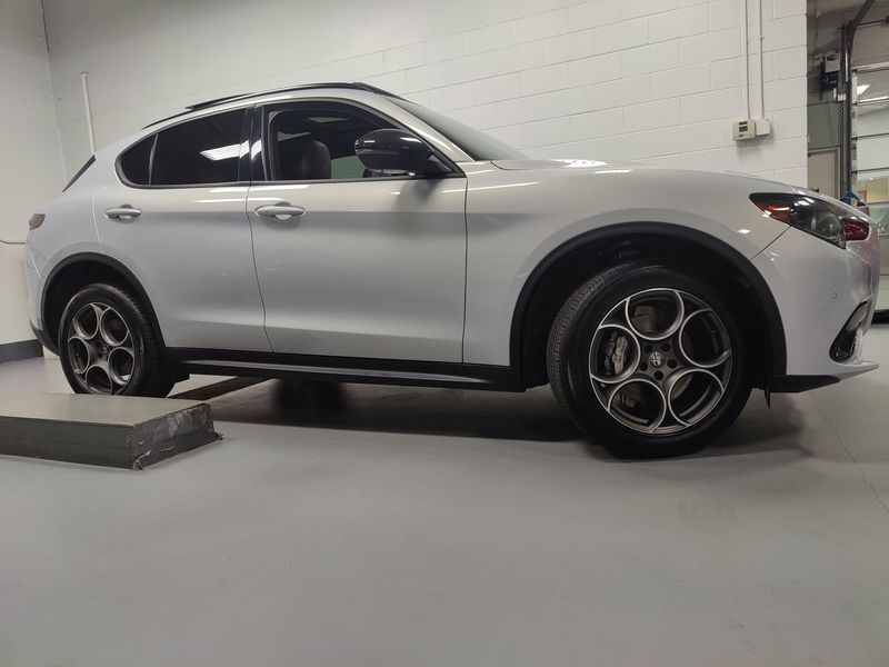 Used 2024 Alfa Romeo Stelvio Sprint AWD w/Sunroof/Nav/Wheel PkgImage 4