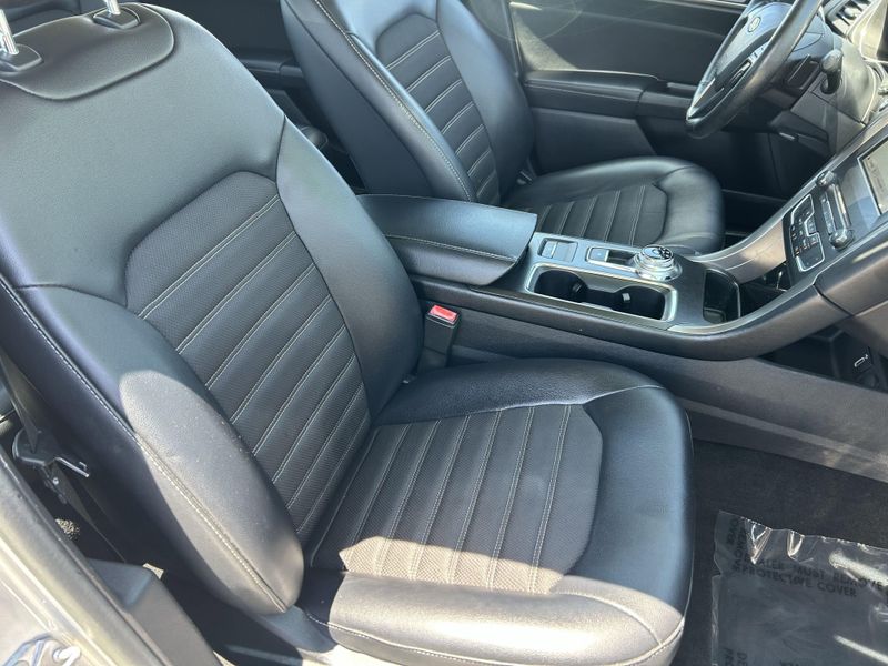 Used 2017 Ford Fusion SEImage 11