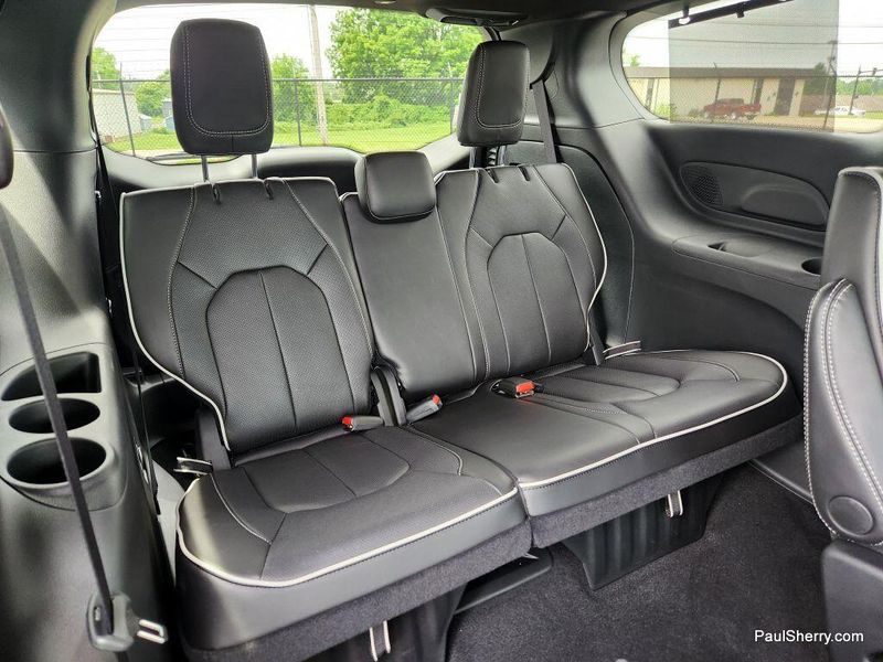 2025 Chrysler Pacifica LimitedImage 49