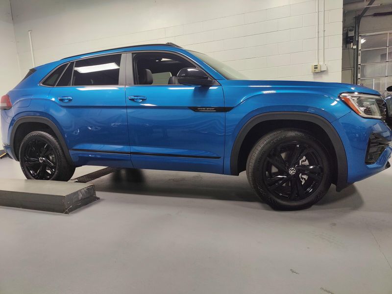 Used 2025 Volkswagen Atlas Cross Sport SEL AWD R-Line Black w/Sunroof/NavImage 4