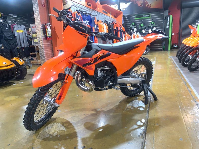 2025 KTM 300 SX Image 18