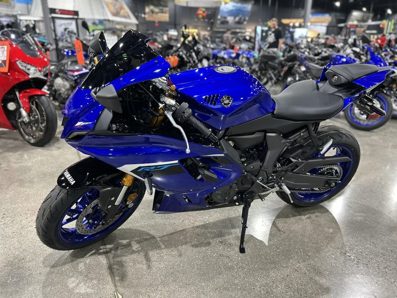 2025 Yamaha YZF-R7 Image 10