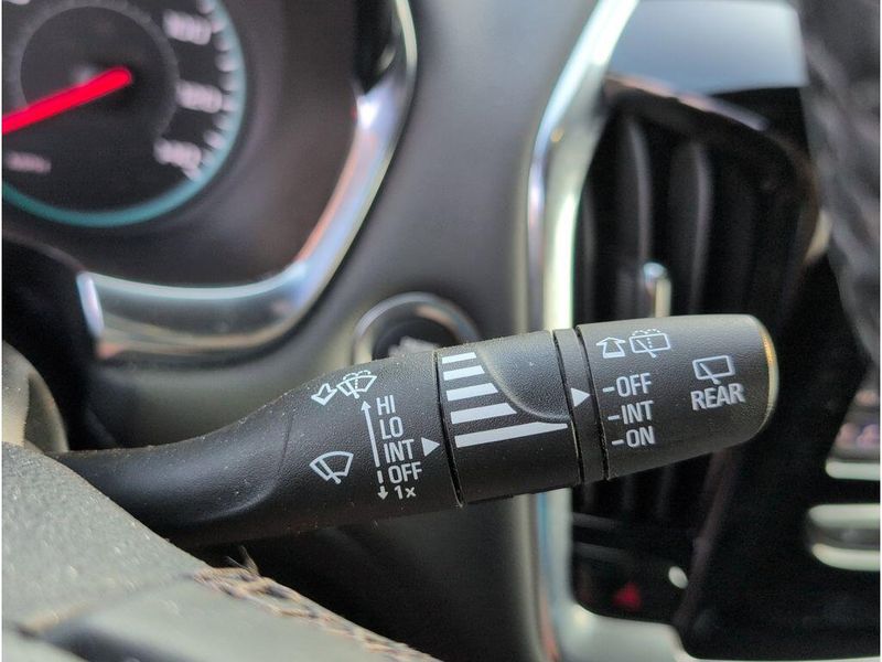 Used 2023 Chevrolet Traverse LT ClothImage 24