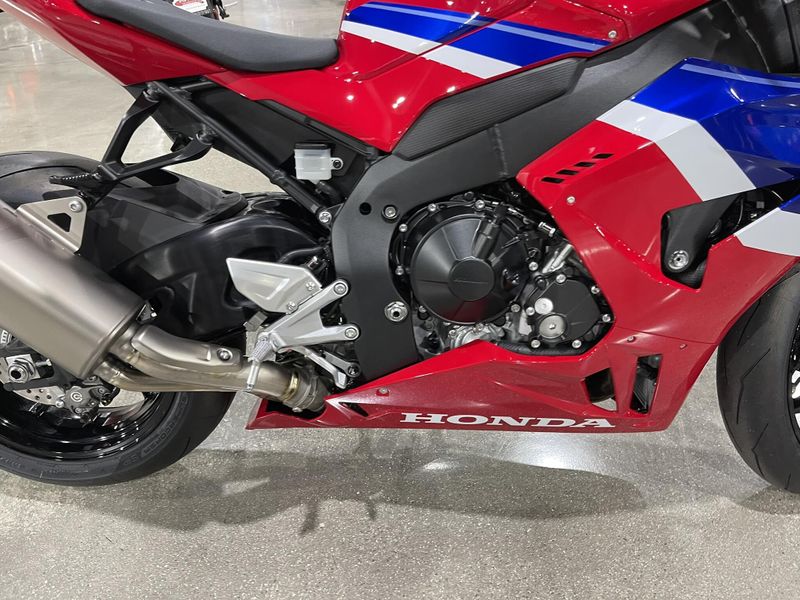New 2025 Honda CBR1000RR-R FIREBLADE SP Image 16