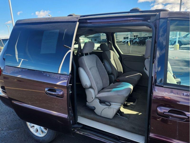 2003 Chrysler Town & Country LXImage 32