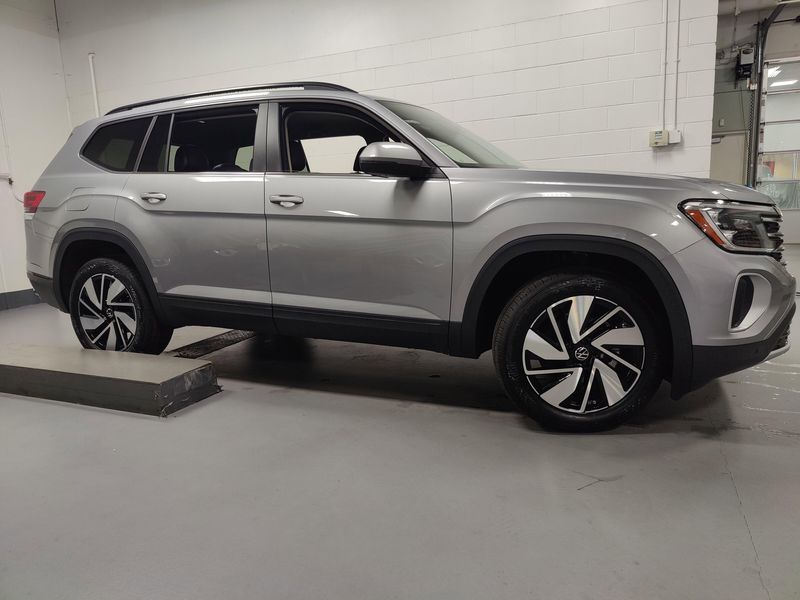 2025 Volkswagen Atlas SE AWD w/Technology PkgImage 3
