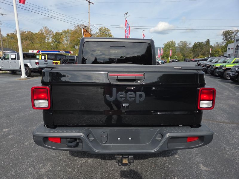 2023 Jeep Gladiator Sport S photo 4