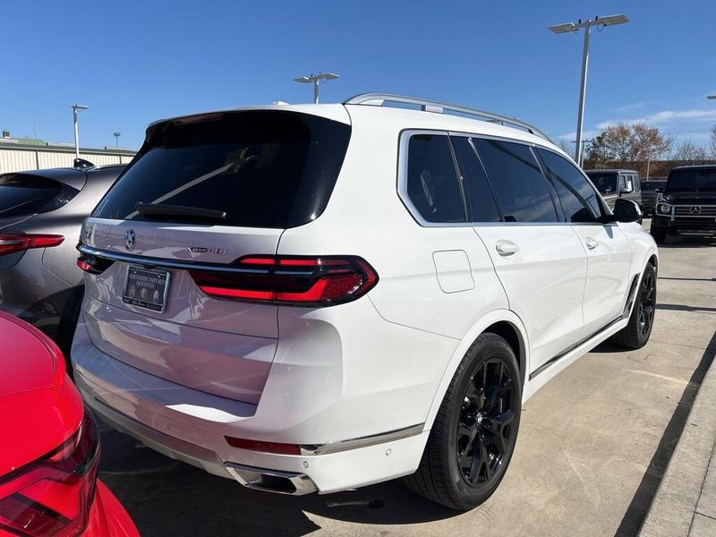 2023 BMW X7 xDrive40iImage 3