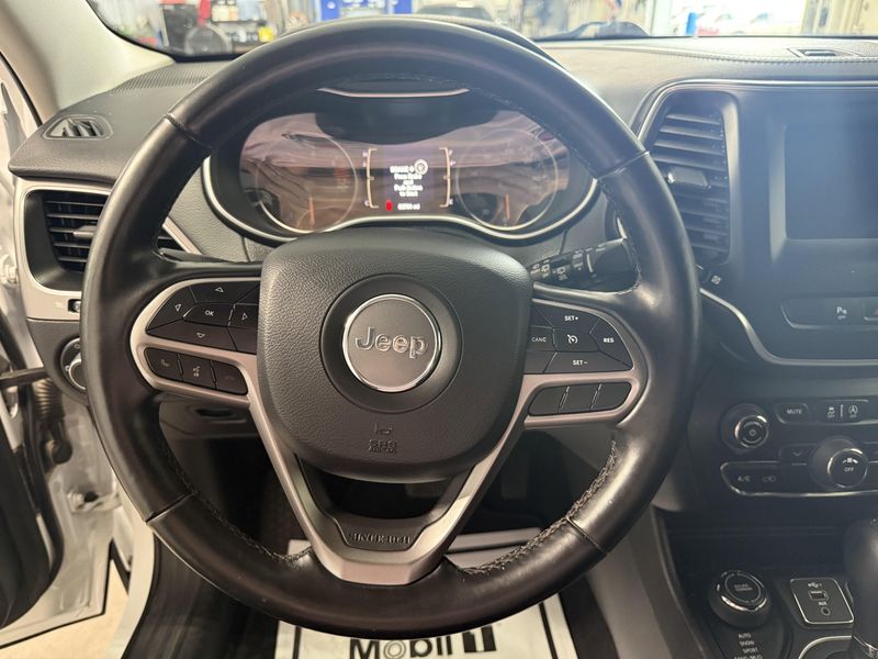 Used 2021 Jeep Cherokee Latitude PlusImage 26
