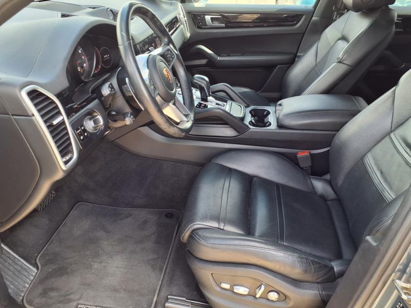 2019 Porsche Cayenne BaseImage 10