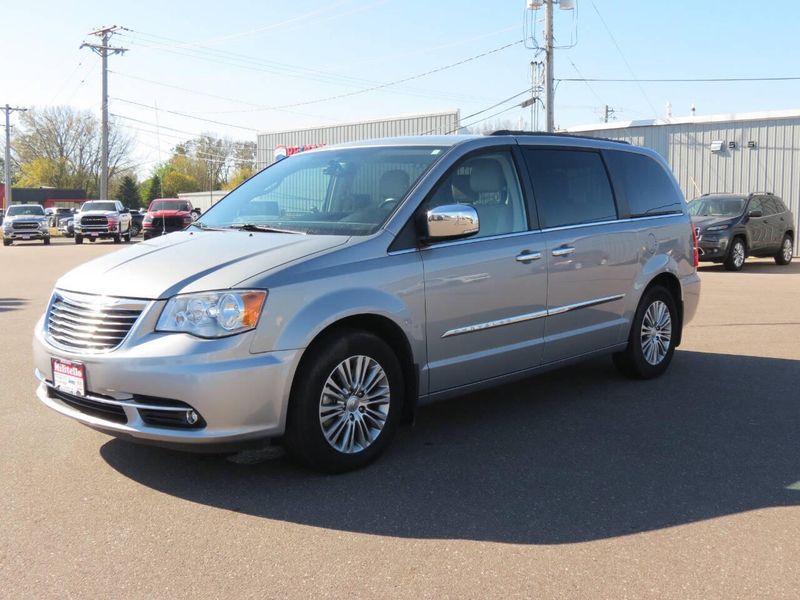 Used 2014 Chrysler Town & Country Touring L 4dr Mini VanImage 6