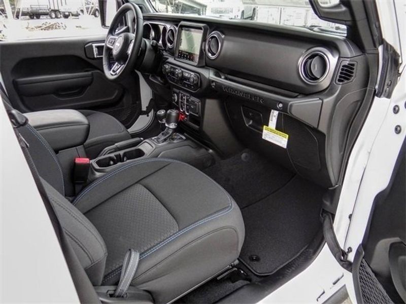 2022 Jeep Wrangler Rubicon 4xeImage 10