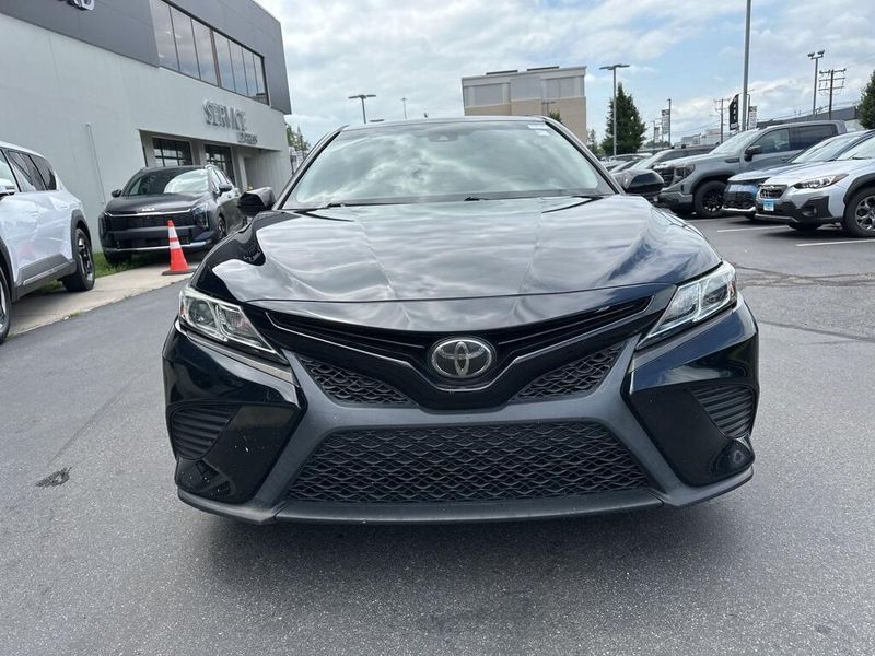 Used 2019 Toyota Camry LImage 2