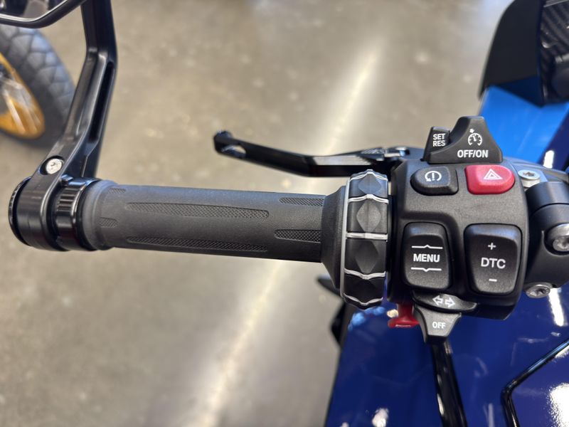 2025 BMW M 1000 XR - BLACK STORM METALLIC