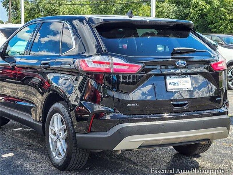 2022 Ford Edge SEL photo 4