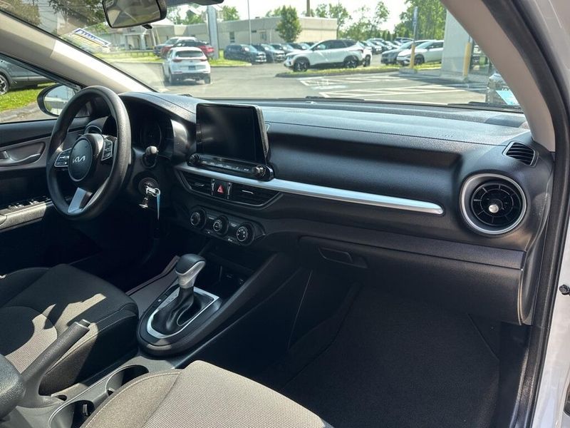2024 Kia Forte LXSImage 17