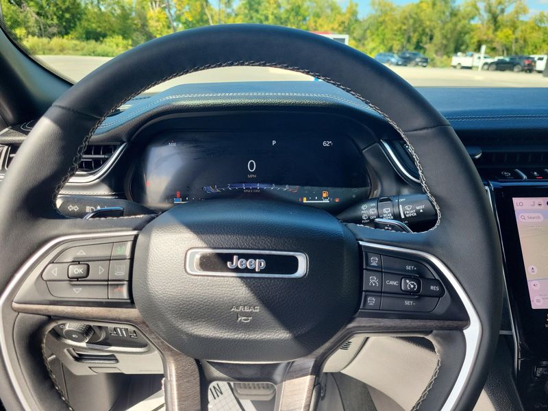 Used 2024 Jeep Grand Cherokee L LimitedImage 4