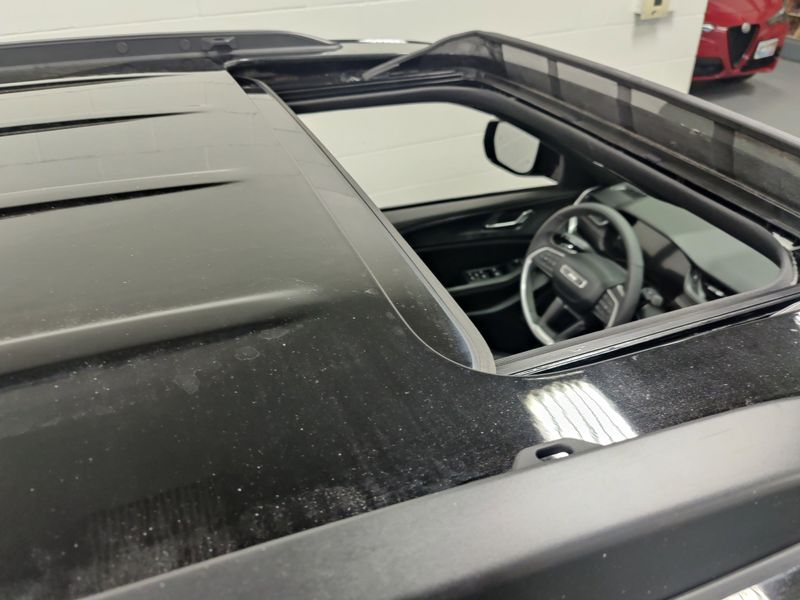 Used 2024 Jeep Grand Cherokee Altitude X 4X4 w/SunroofImage 5