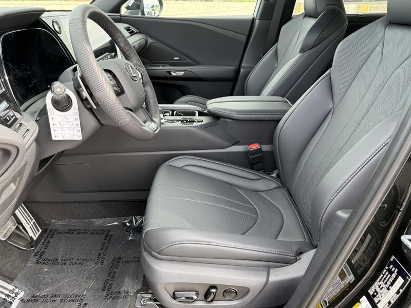 New 2026 Lexus TX 500h F SPORT Performance PremiumImage 17