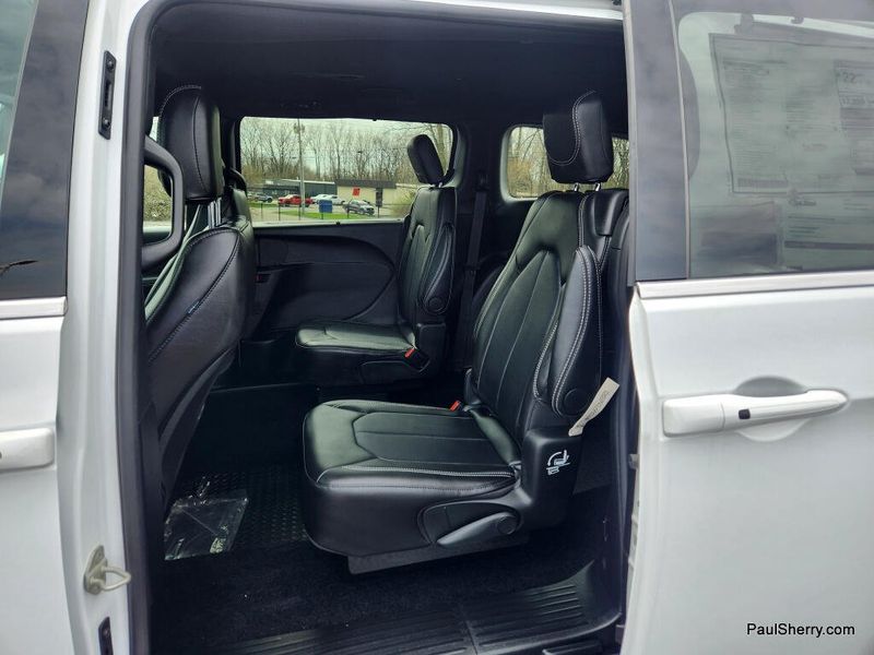 New 2026 Chrysler Voyager Lx