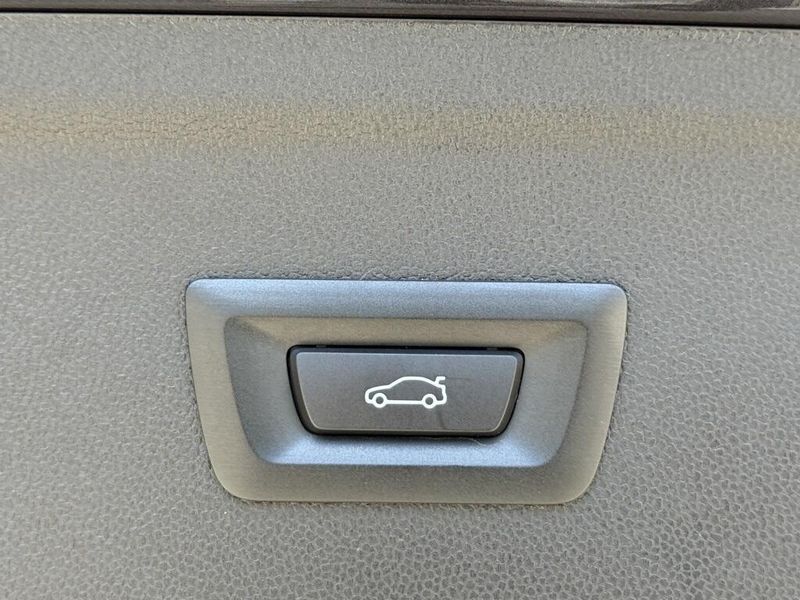 Used 2025 BMW iX xDrive50Image 16