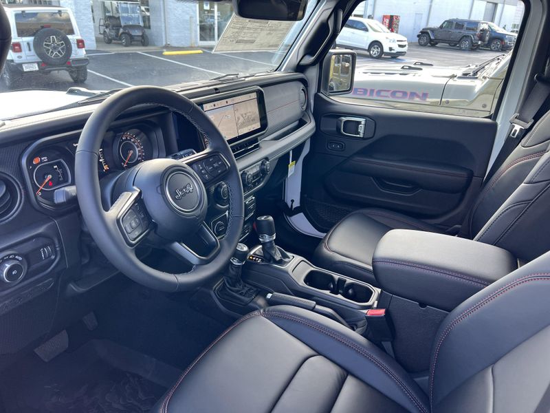 New 2025 Jeep Wrangler 4-door Rubicon XImage 14