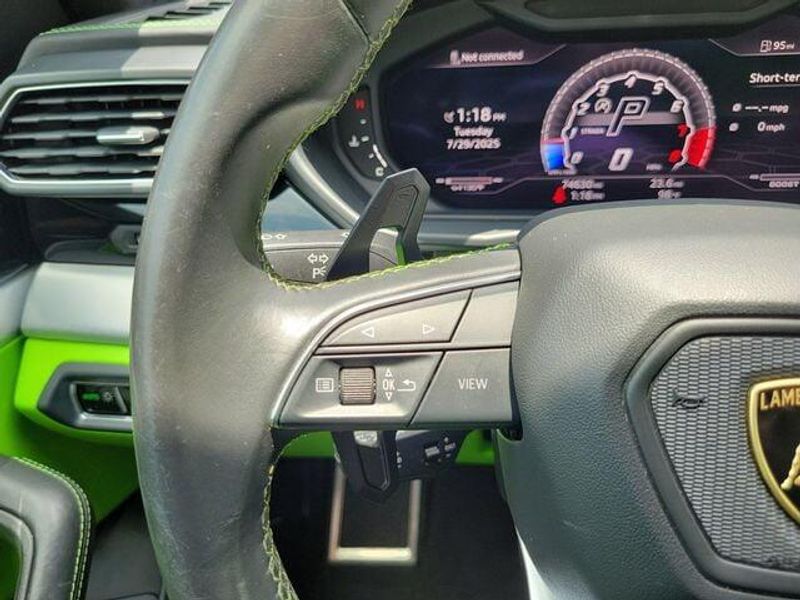 2020 Lamborghini Urus photo 20