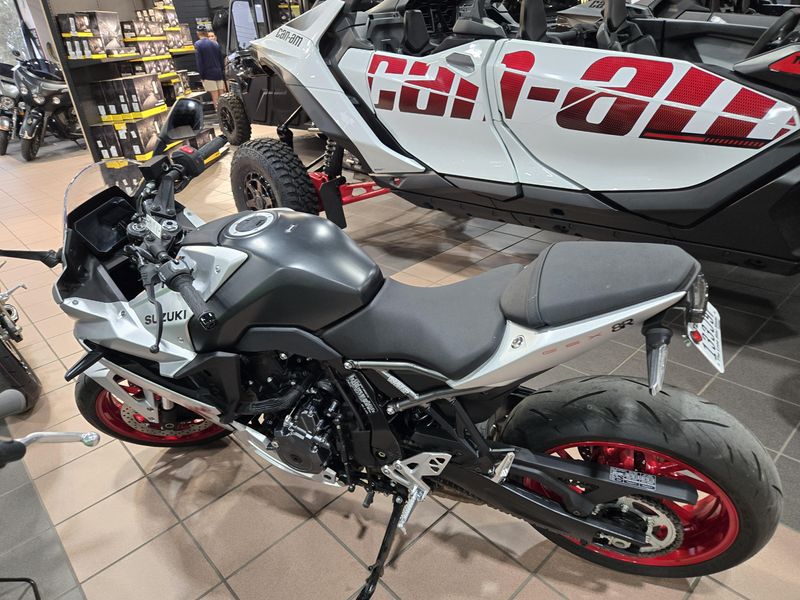 2024 Suzuki GSXS 8R Image 4