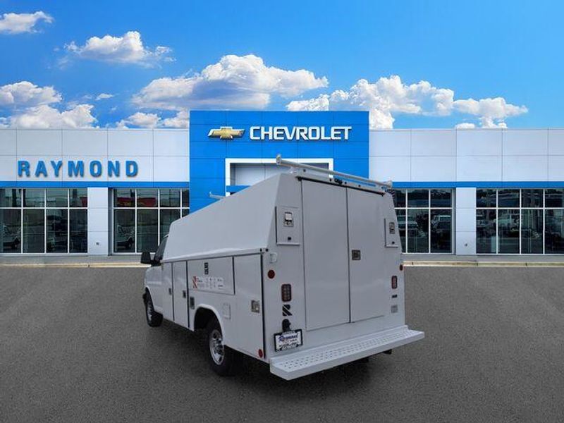 New 2025 Chevrolet Express 3500 Work VanImage 6