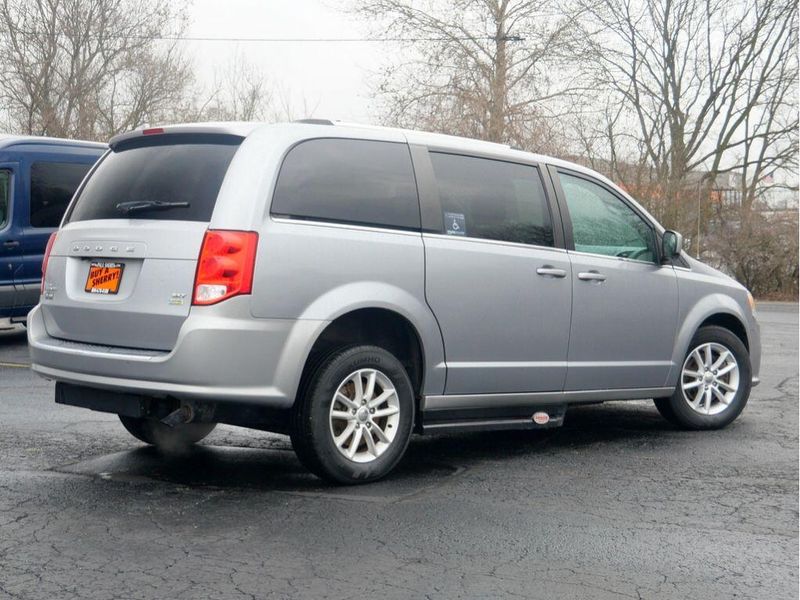 2019 Dodge Grand Caravan SXTImage 11