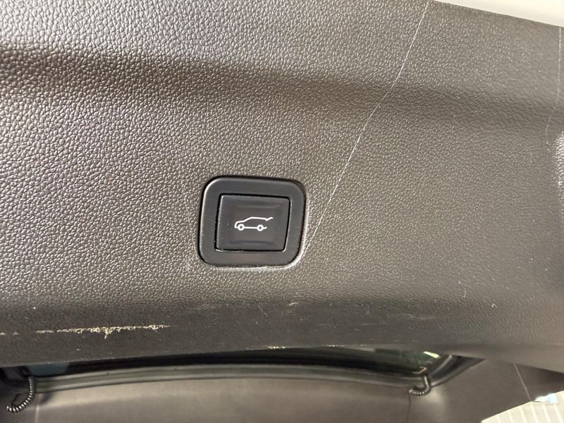 Used 2021 Chevrolet Suburban PremierImage 6