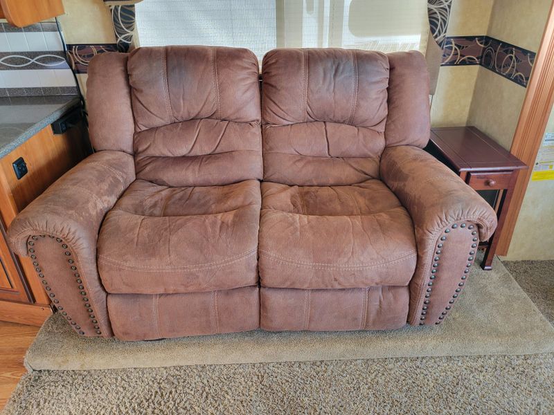 Used 2011 COACHMAN BY FOREST R ENCOUNTER 37-TZ Image 13