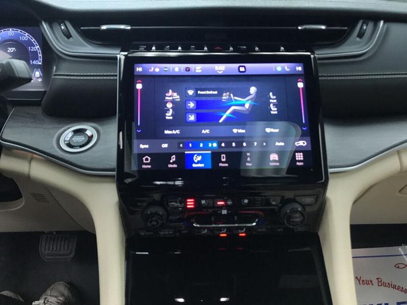 Used 2023 Jeep Grand Cherokee LimitedImage 12