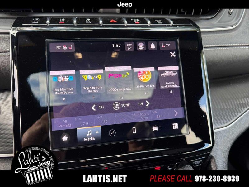 2023 Jeep Grand Cherokee Altitude photo 27