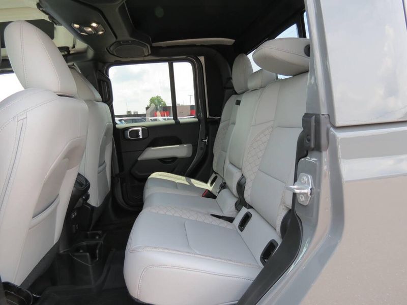 Used 2022 Jeep Gladiator High Altitude 4x4 4dr Crew Cab 5.0 ft. SBImage 29