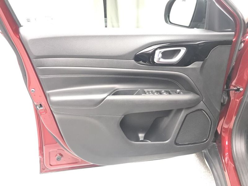 Used 2022 Jeep Compass AltitudeImage 8